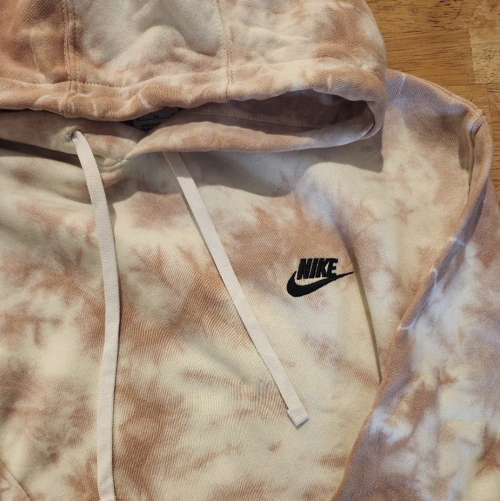 XL Nike Tan Tie-dye Hoodie with String